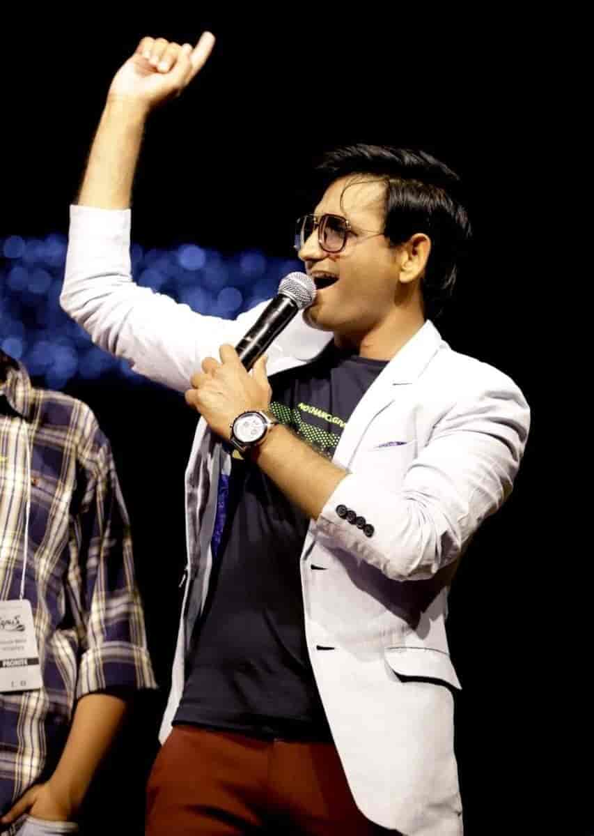 Anchor Mukesh Choudhary