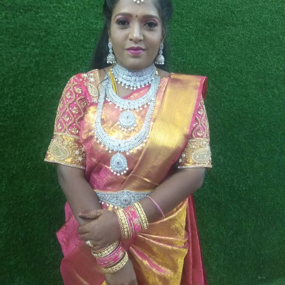 GLOSSY BRIDAL STUDIO