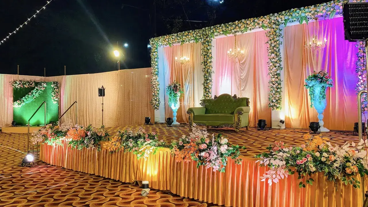 Muhurat Mithaas By Box And Pots